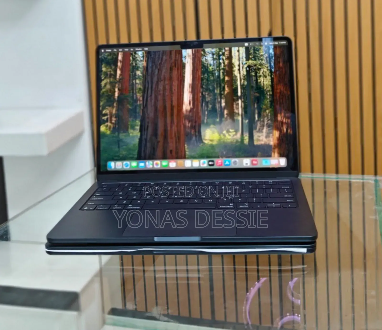 New Laptop Apple MacBook Air 2024 M3 13-Inch 16GB SSD 256GB