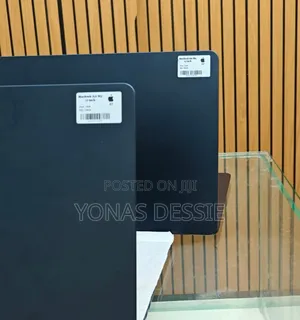 New Laptop Apple MacBook Air 2024 M3 13-Inch 16GB SSD 256GB