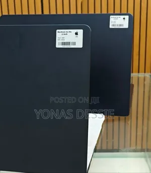 New Laptop Apple MacBook Air 2024 M3 13-Inch 16GB SSD 256GB