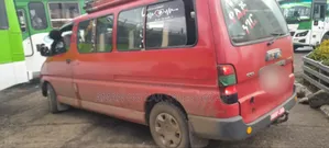 Toyota HiAce 2004 Red