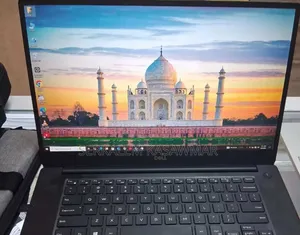 New Laptop Dell Precision 15 3520 16GB Intel Core i7 SSD 512GB