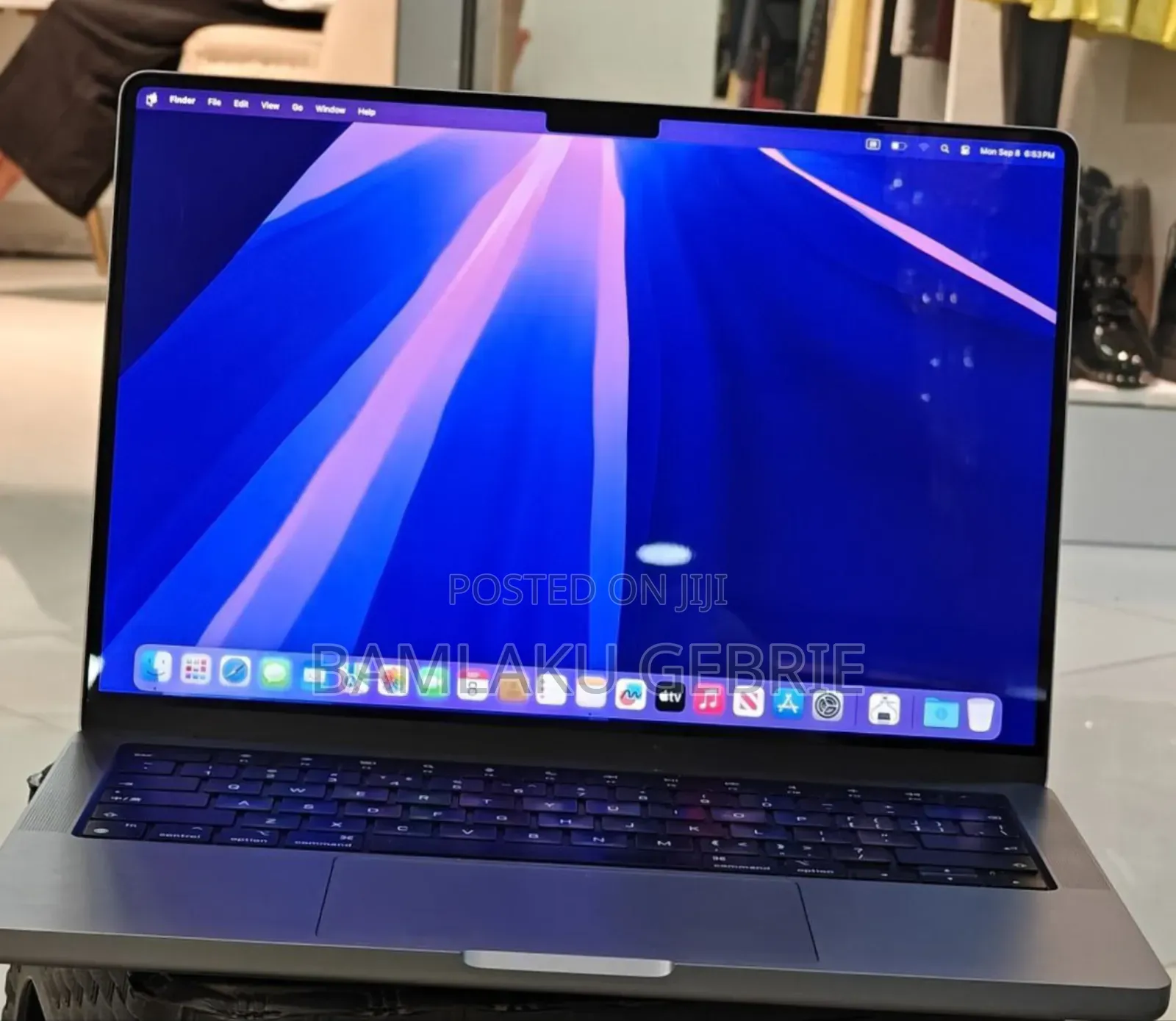 New Laptop Apple MacBook Pro M1 16GB Apple M1 Pro SSD 1T