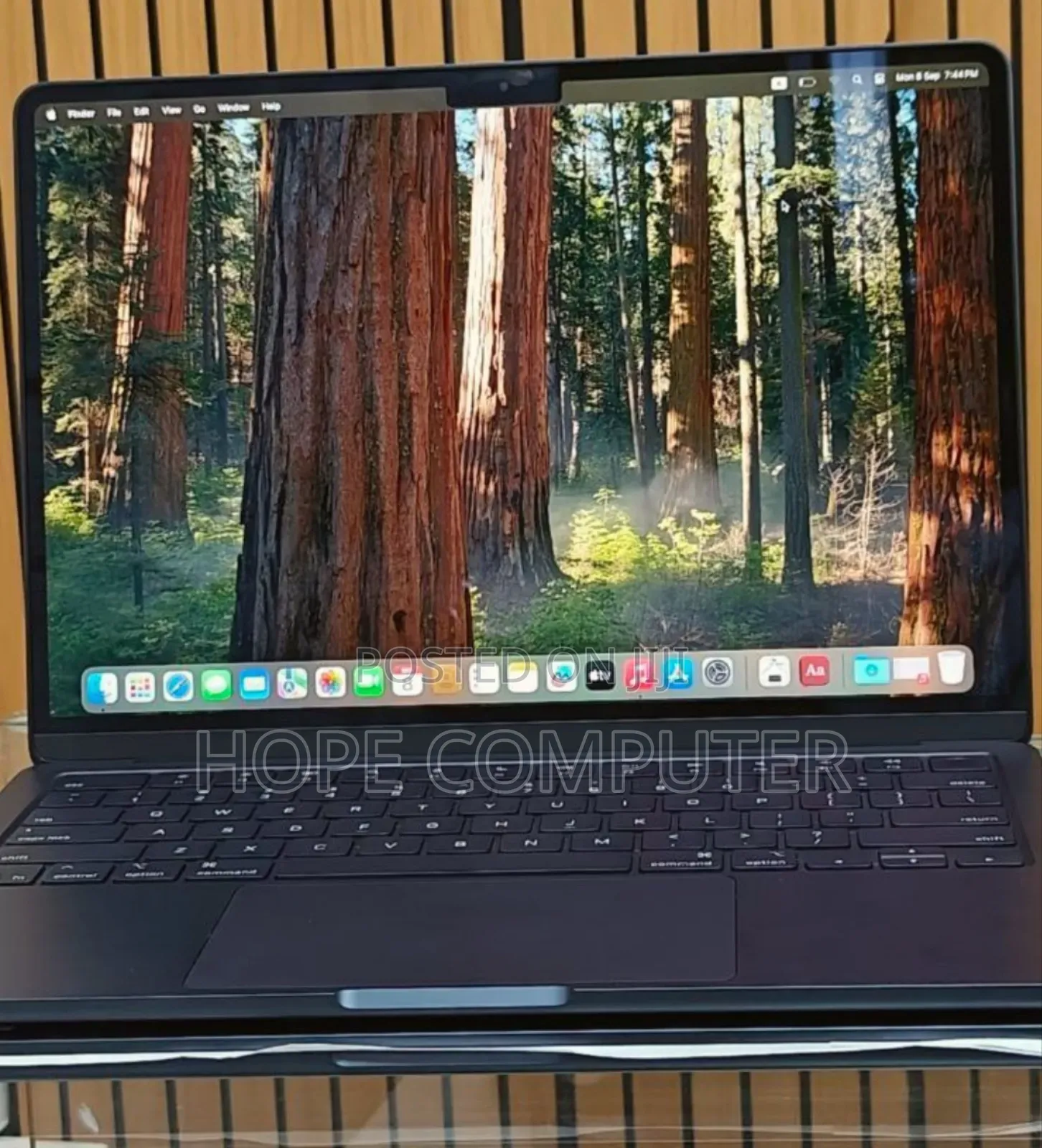 New Laptop Apple MacBook Air 2025 M4 13-Inch 16GB Apple M4 SSD 256GB