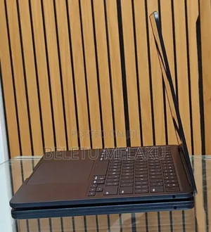 New Laptop Apple MacBook Air 2025 M4 13-Inch 16GB Apple M4 SSD 256GB