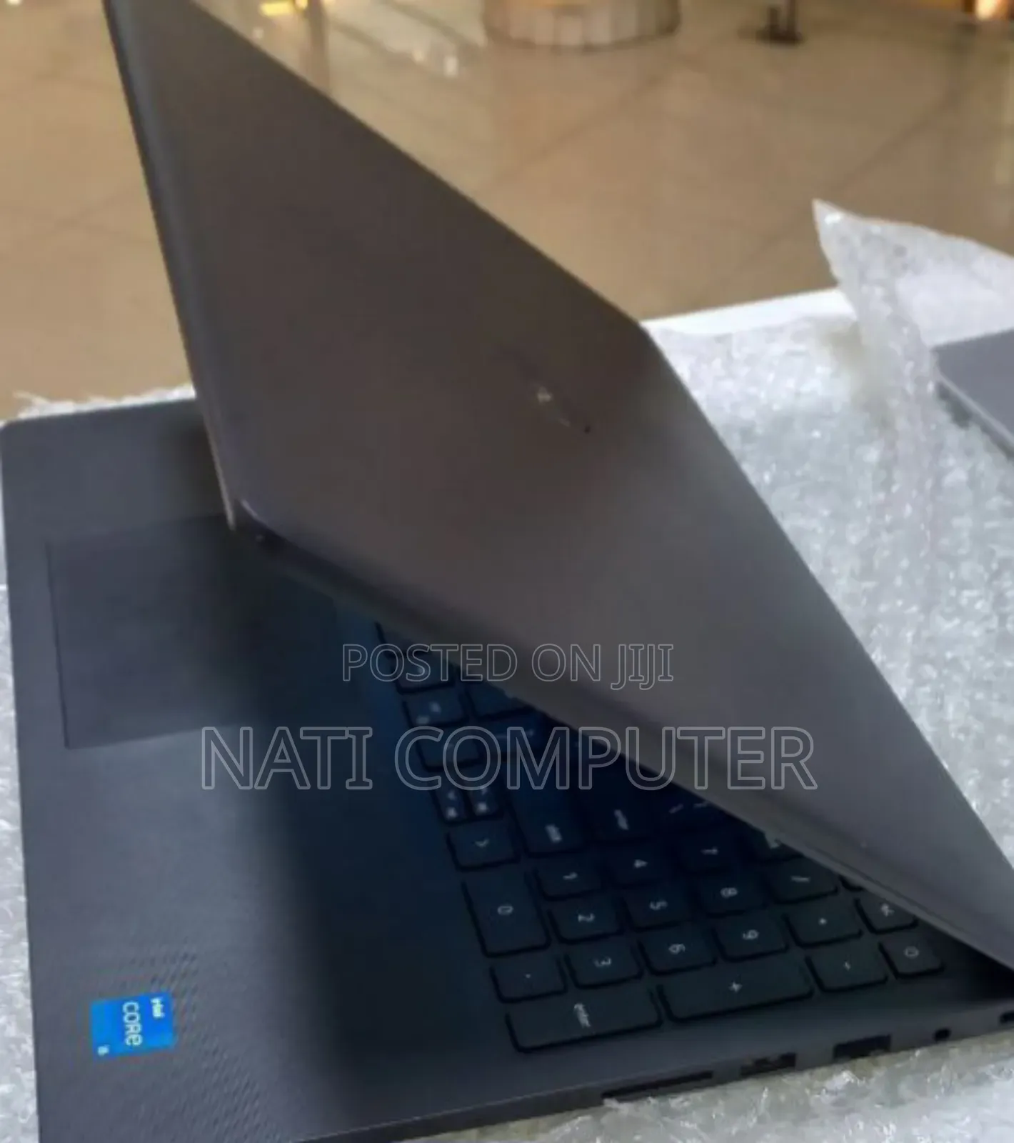 New Laptop Dell Vostro 3520 8GB Intel Core I5 SSD 1T