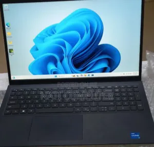 New Laptop Dell Vostro 3520 8GB Intel Core I5 SSD 1T