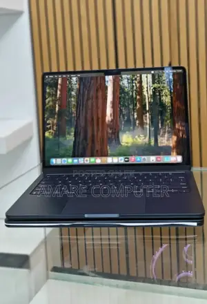 Photo - New Laptop Apple MacBook Air 2024 M3 13-Inch 16GB Apple M3 SSD 256GB