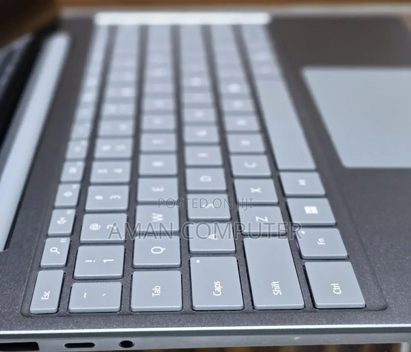 New Laptop Microsoft Surface 8GB Intel Core I5 SSD 256GB
