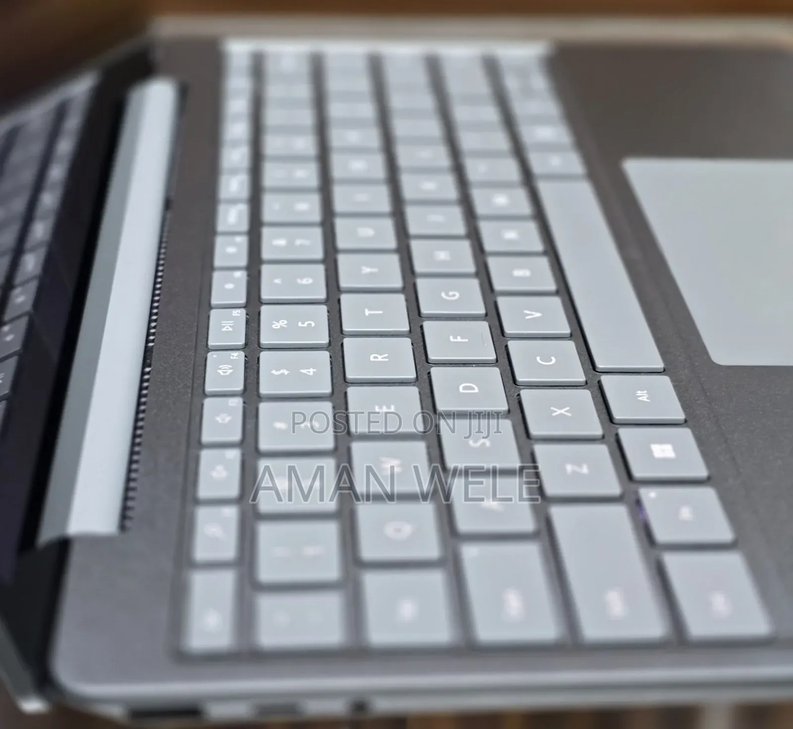 New Laptop Microsoft Surface 8GB Intel Core I5 SSD 256GB