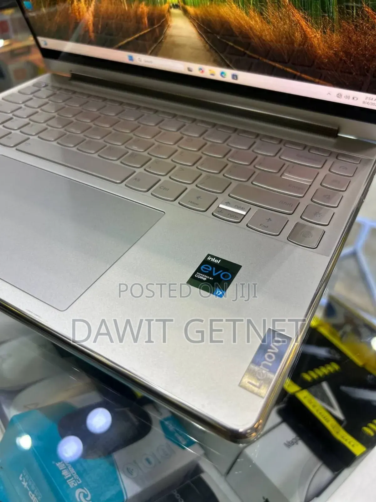 New Laptop Dell Vostro V13 8GB Intel Core I7 SSD 1T