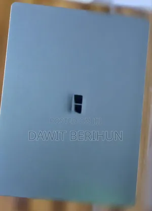 New Laptop Microsoft Surface 8GB Intel Core i5 SSD 256GB