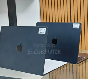 New Laptop Apple MacBook Air 2025 M4 13-Inch 16GB Apple M4 SSD 256GB