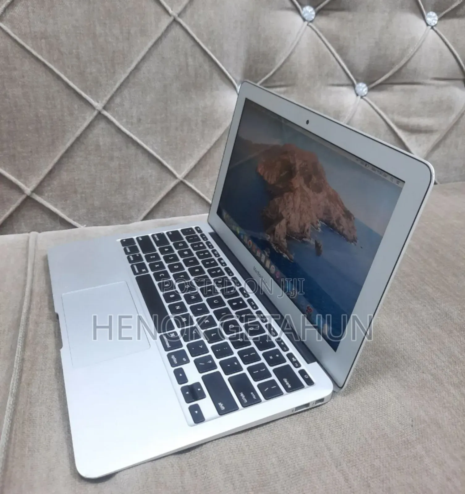 New Apple MacBook Air 2025 M4 13-Inch 4GB Intel Core I5 HDD 128GB