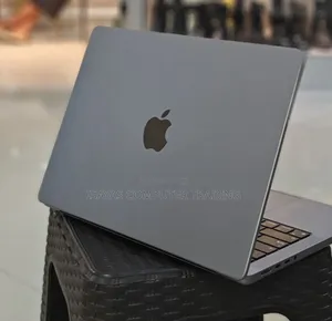 New Laptop Apple MacBook Pro M1 16GB SSD 1T