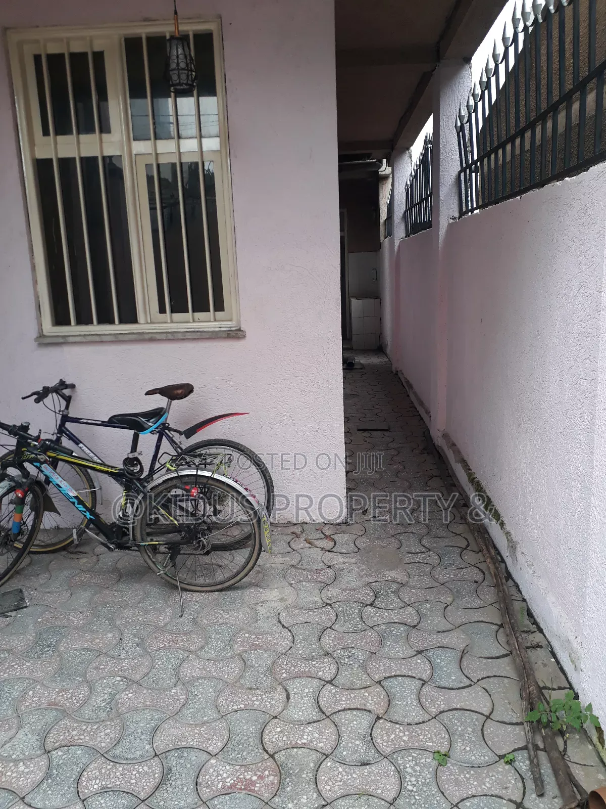 3bdrm House in Lebu Medhaniyalem, Nifas Silk-Lafto for rent
