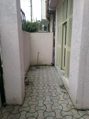 3bdrm House in Lebu Medhaniyalem, Nifas Silk-Lafto for rent