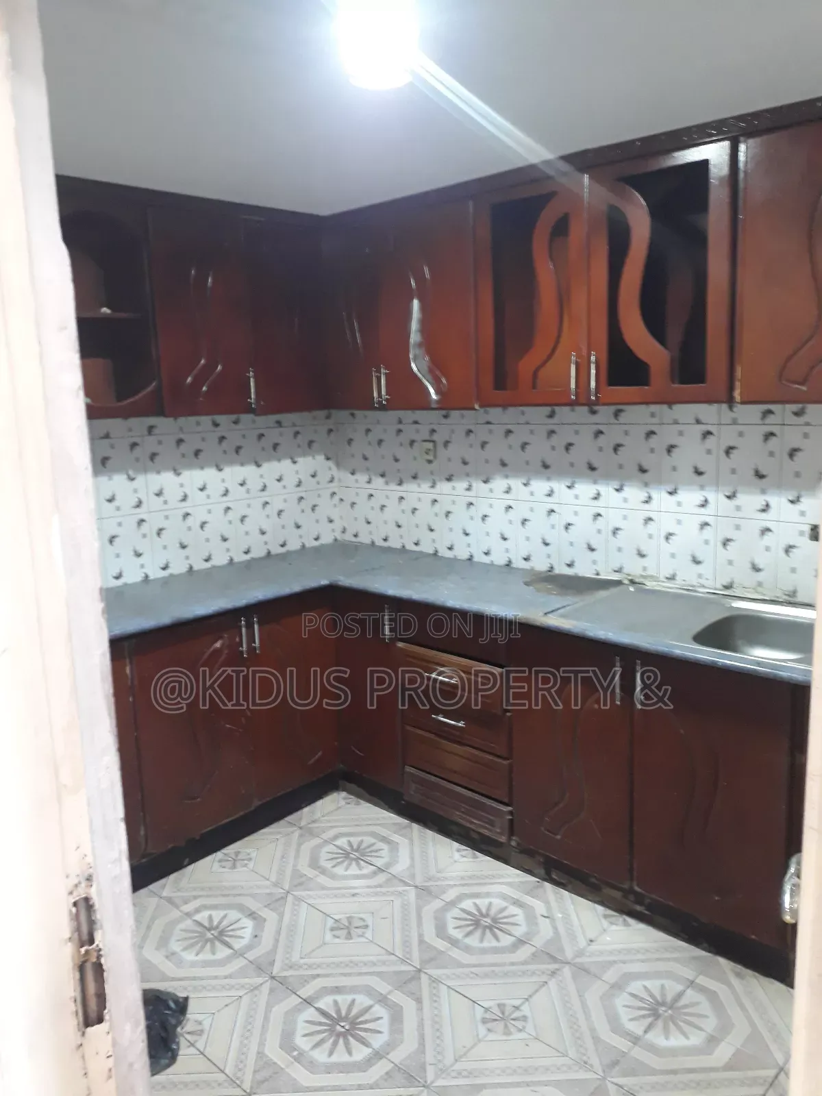 3bdrm House in Lebu Medhaniyalem, Nifas Silk-Lafto for rent