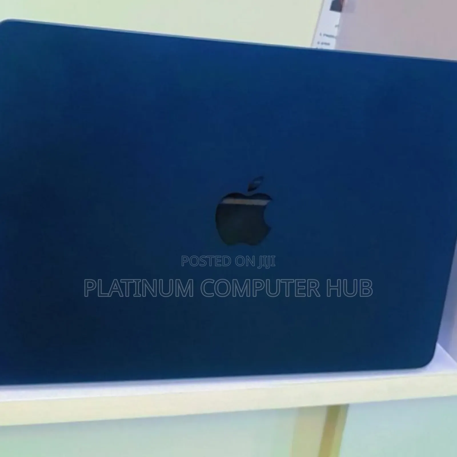 New Laptop Apple MacBook Air 2022 M2 8GB Apple M2 SSD 256GB