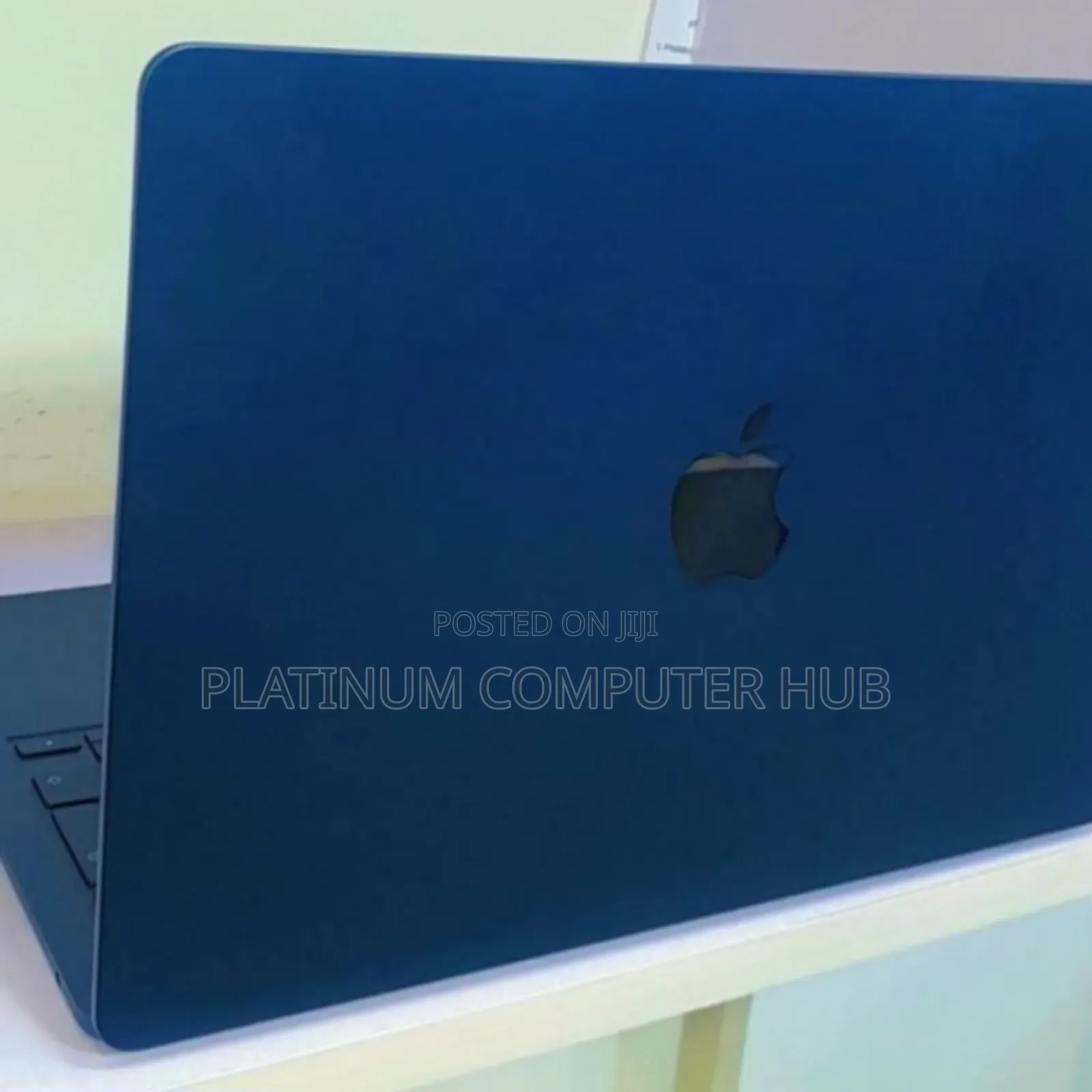 New Laptop Apple MacBook Air 2022 M2 8GB Apple M2 SSD 256GB