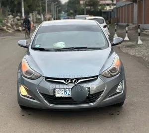 Photo - Hyundai Avante 2015 Silver