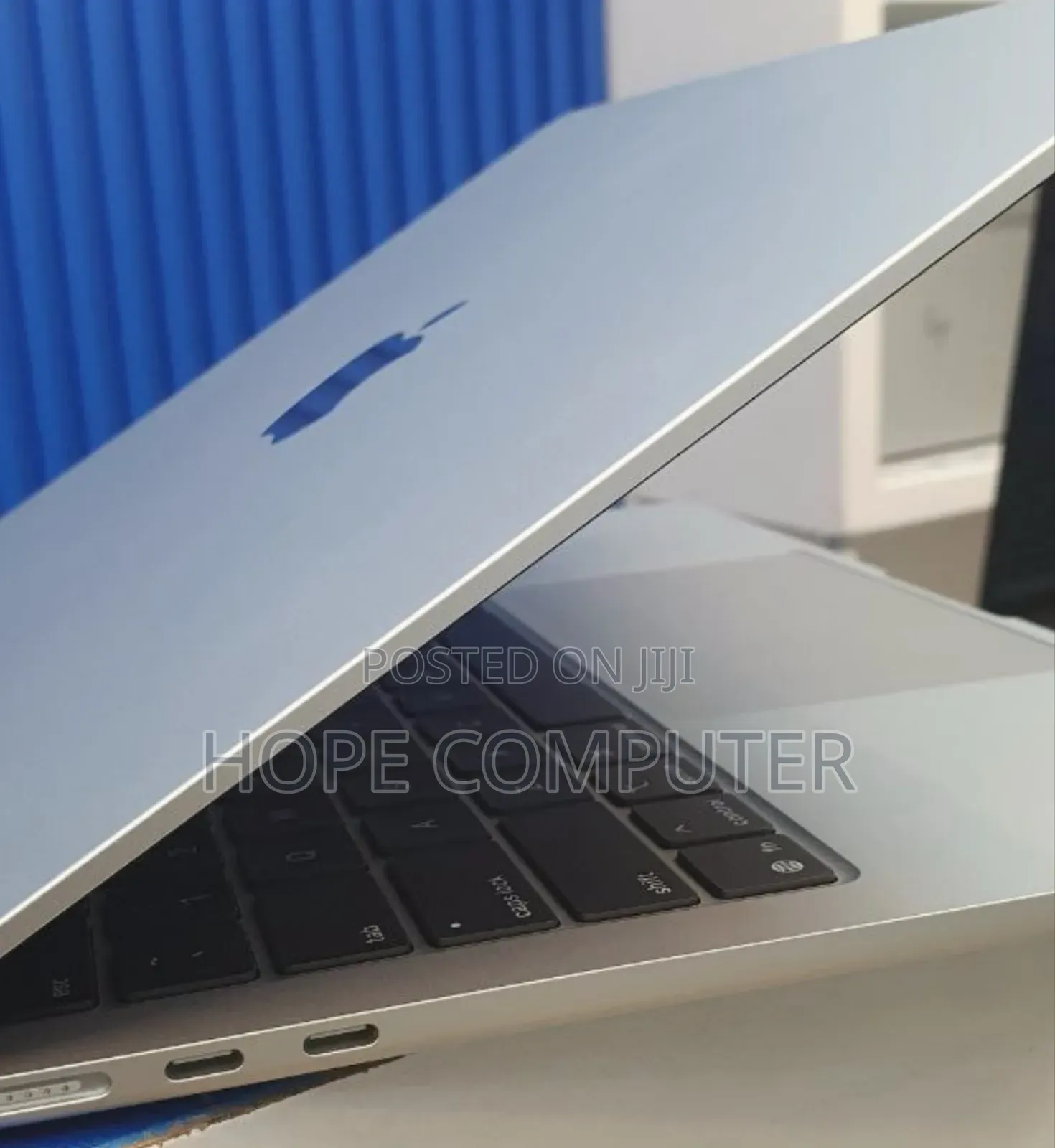 New Laptop Apple MacBook Air 2025 M4 13-Inch 16GB Apple M4 SSD 256GB