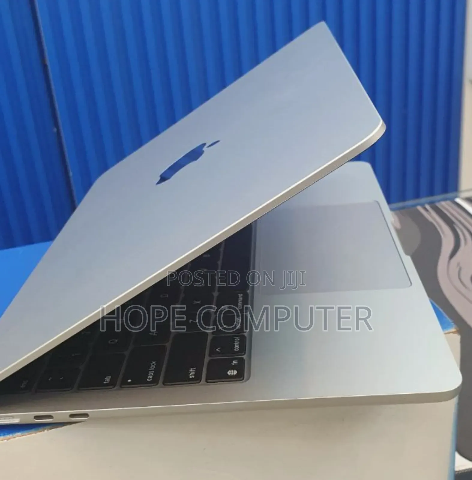 New Laptop Apple MacBook Air 2025 M4 13-Inch 16GB Apple M4 SSD 256GB