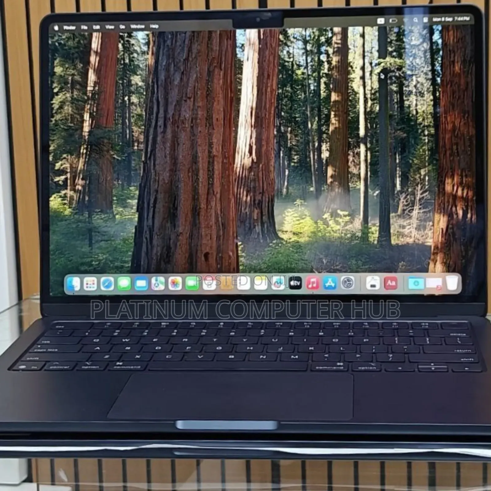 New Laptop Apple MacBook Air 2025 M4 13-Inch 16GB Apple M4 SSD 256GB