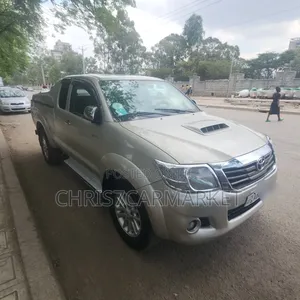 Toyota Hilux 3.0 D-4D 4x4 2014 Silver