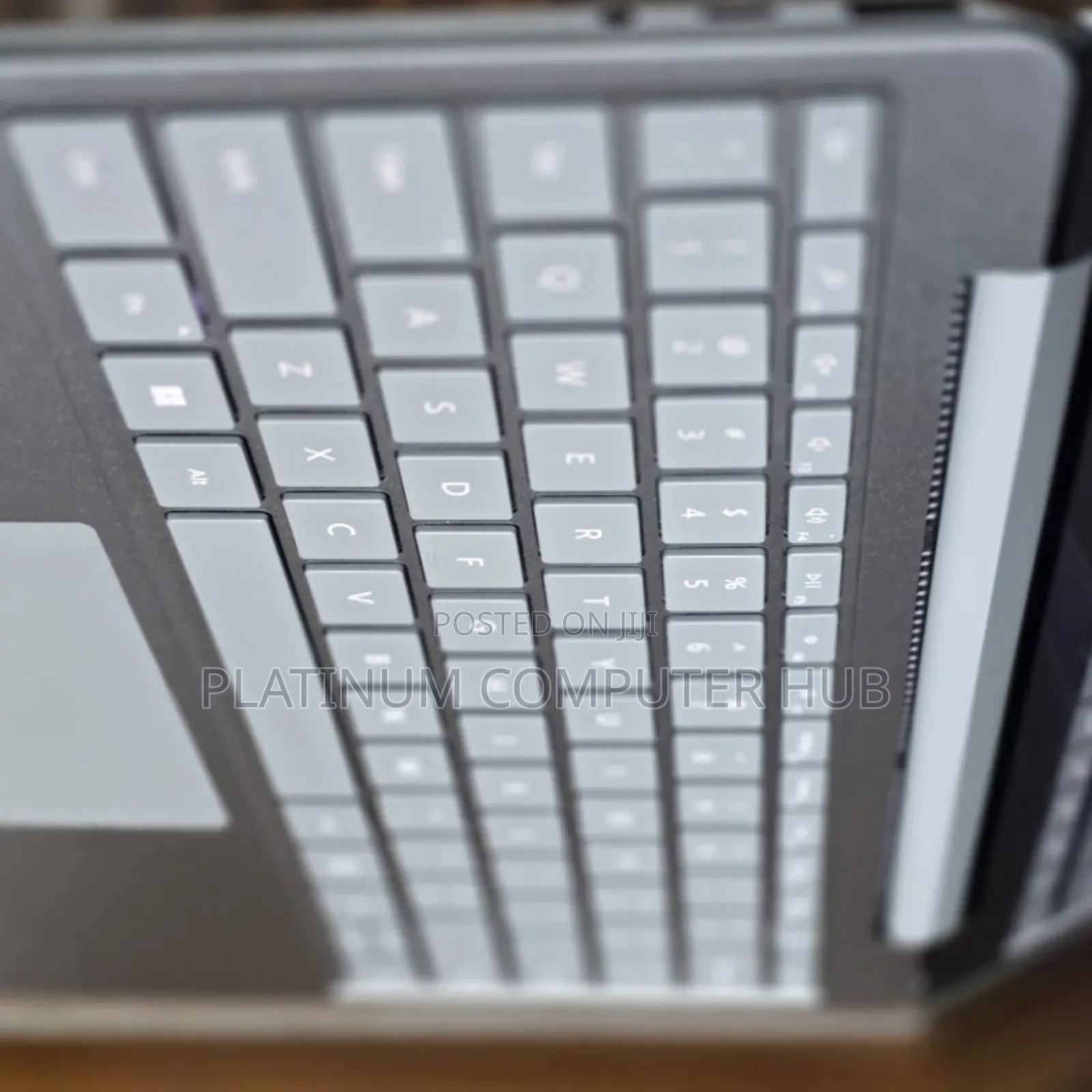 New Laptop Microsoft Surface 8GB Intel Core i5 SSD 256GB