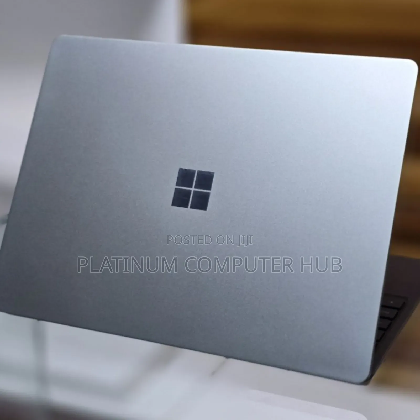 New Laptop Microsoft Surface 8GB Intel Core i5 SSD 256GB