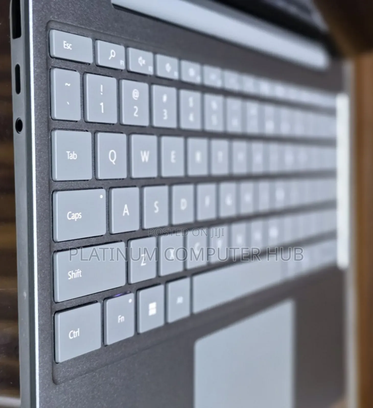 New Laptop Microsoft Surface 8GB Intel Core i5 SSD 256GB