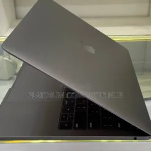 Photo - New Laptop Apple MacBook Pro 2017 16GB Intel Core I7 SSD 512GB