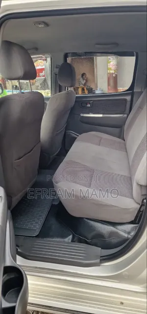 Toyota Hilux 2012 Gold