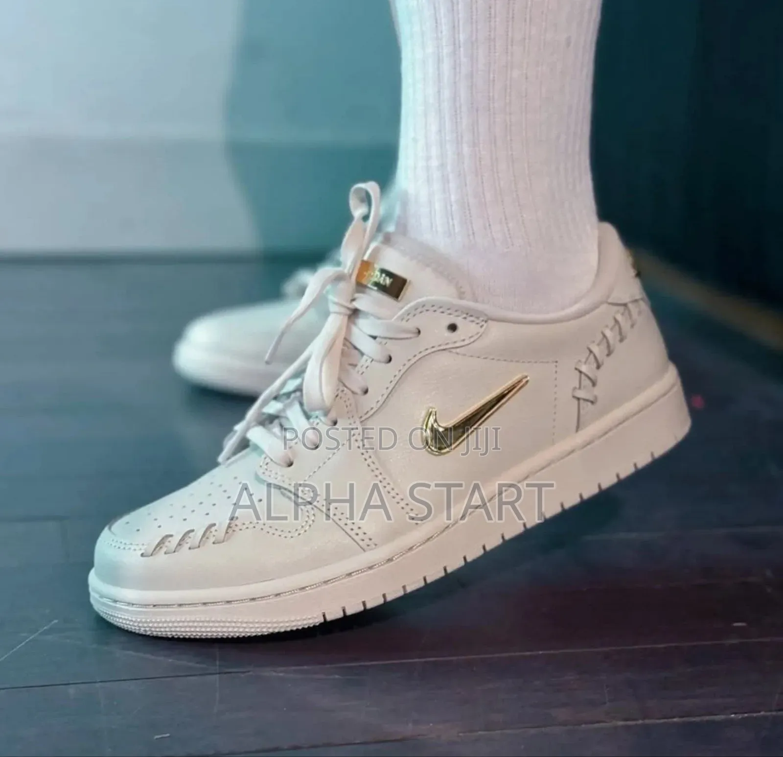 Air Jordan 1 Low Method of Make Metallic Gold