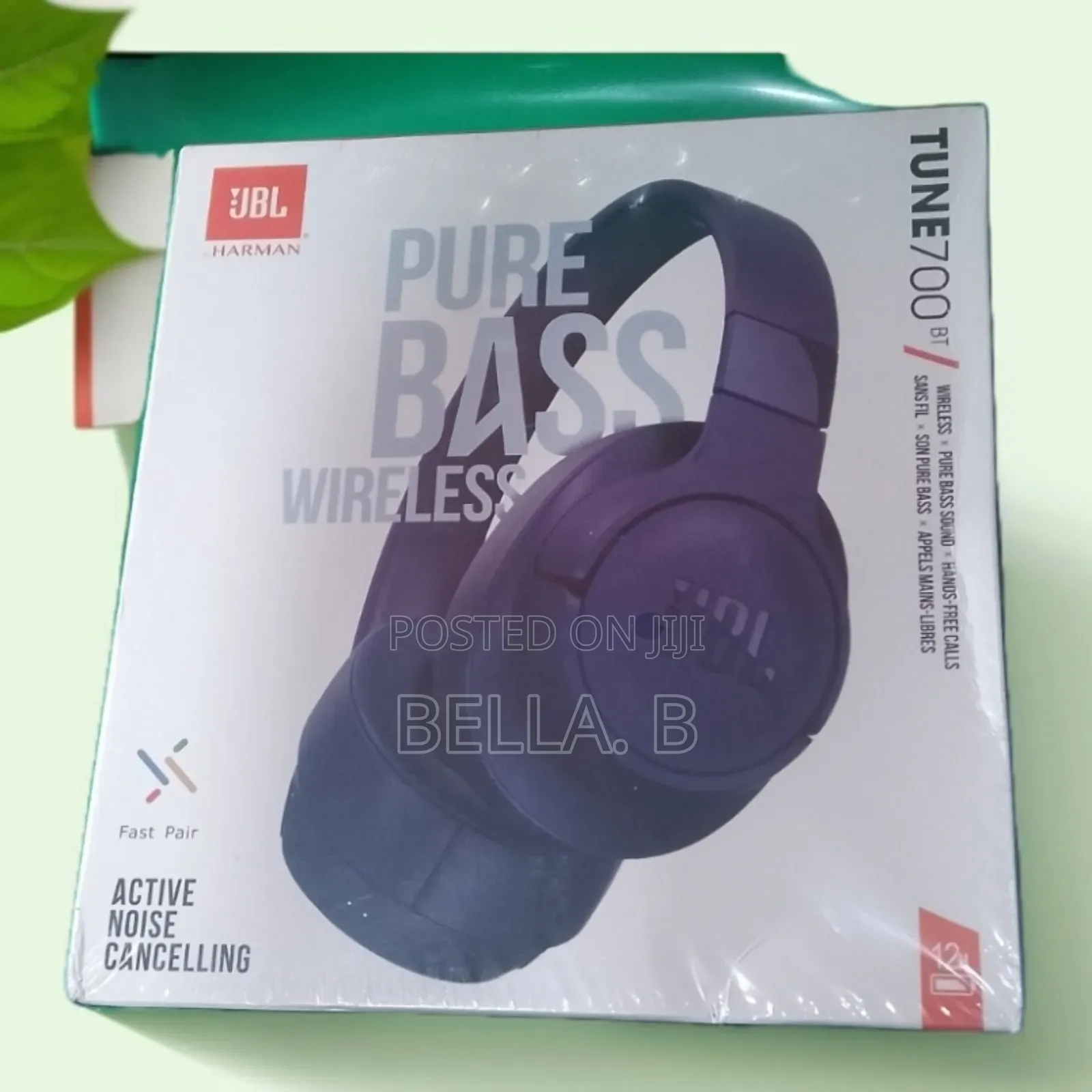 JBL 700bt Headset: Wireless Freedom.