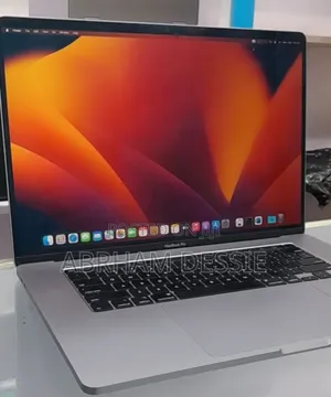 New Laptop Apple MacBook Pro 2019 16GB Intel Core I7 SSD 512GB