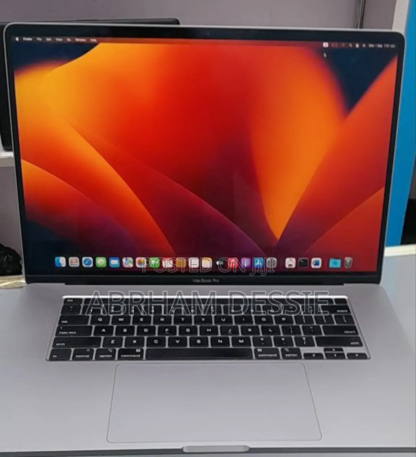 New Laptop Apple MacBook Pro 2019 16GB Intel Core I7 SSD 512GB