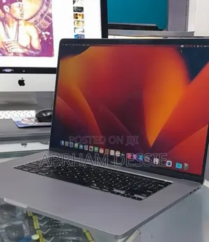 New Laptop Apple MacBook Pro 2019 16GB Intel Core I7 SSD 512GB