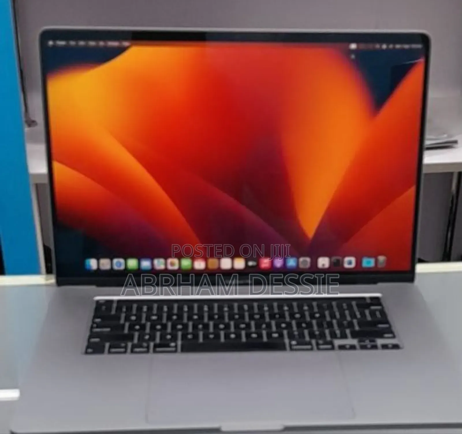 New Laptop Apple MacBook Pro 2019 16GB Intel Core I7 SSD 512GB