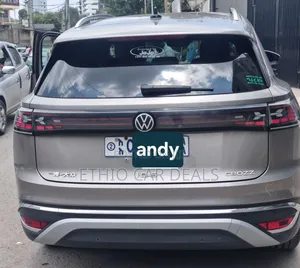 Volkswagen ID.6 2024 Gold