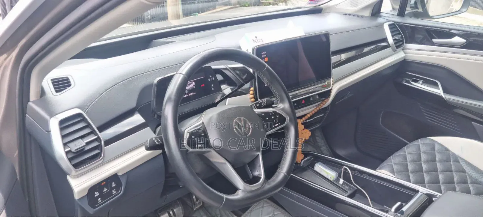 Volkswagen ID.6 2024 Gold