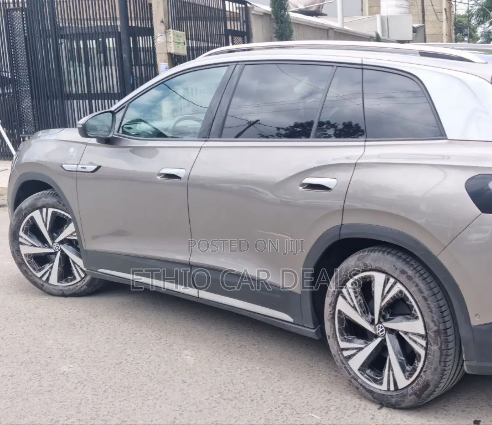 Volkswagen ID.6 2024 Gold