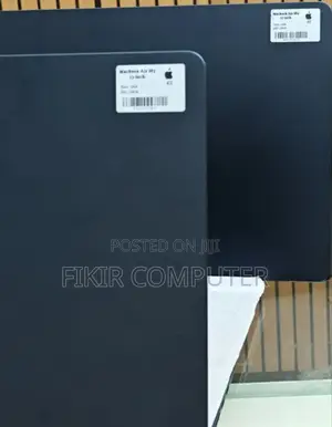 New Laptop Apple MacBook Air 2022 M2 16GB Apple M3 SSD 256GB