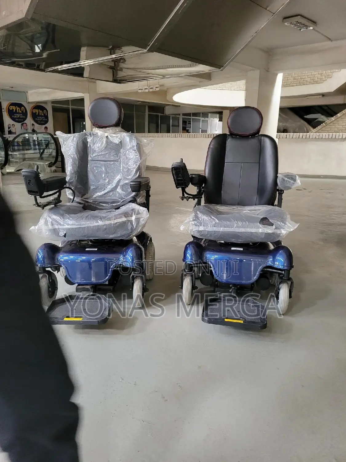 Electrical Wheelchair由∆Wheelchair群古rechargeable Battery Wheelchair