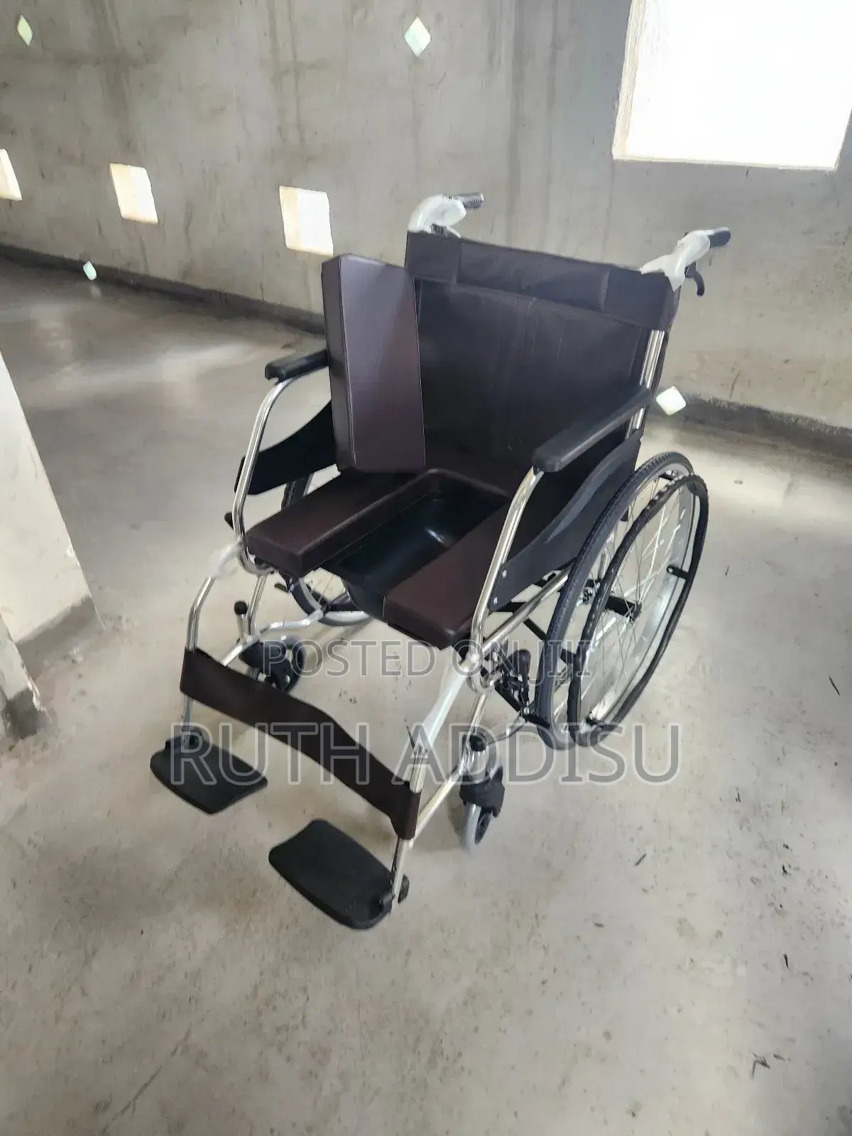 Comfortable to Use Poty Medical Wheelchair予我wheelchair名人wheelchair New