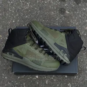 Under Armour Canyon Mid Men's Casual