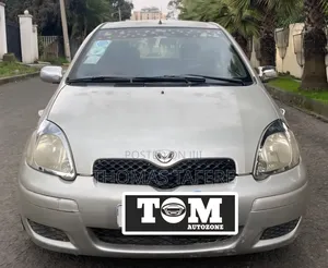 Photo - Toyota Vitz 2002 Beige