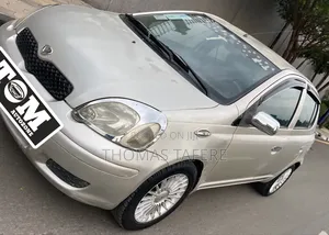 Toyota Vitz 2002 Beige