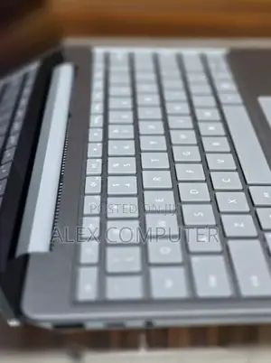 New Laptop Microsoft Surface Laptop 8GB Intel Core I5 SSD 256GB