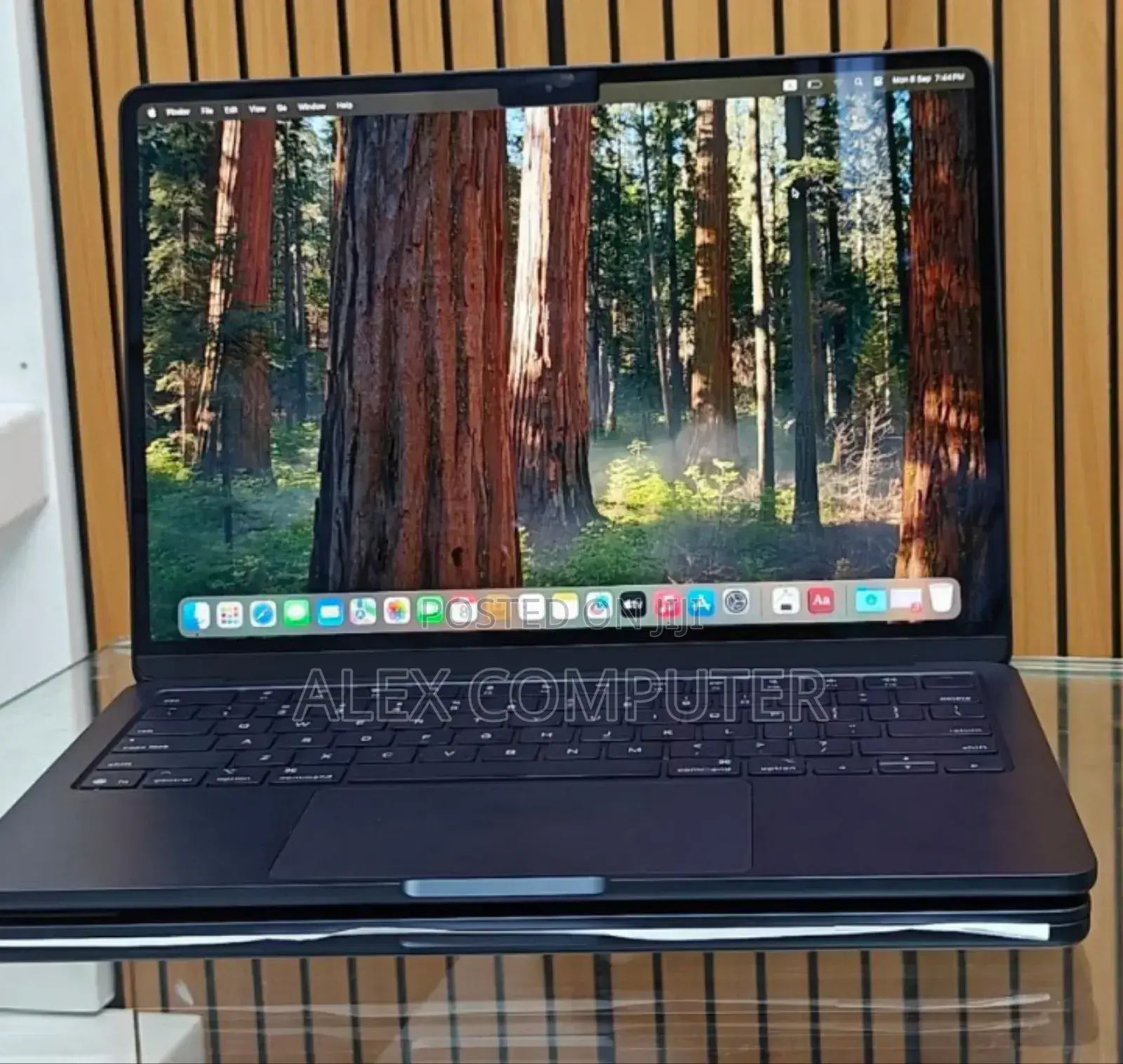 New Laptop Apple MacBook Air 2025 M4 13-Inch 16GB Apple M4 SSD 256GB